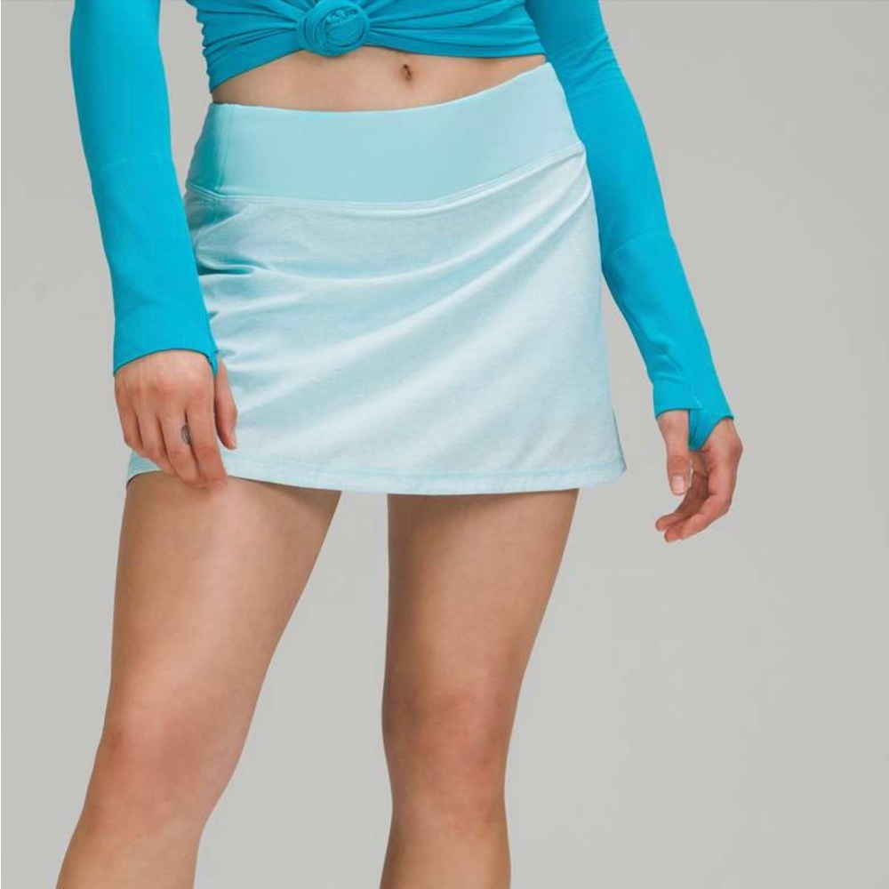 Lululemon Pace Rival Skirt Tall No Panels 15"
Heather Lux Multi Icing Blue 14